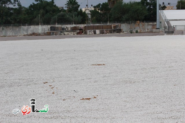  فيديو: العشب الاخضر الاصطناعي سيكسو الملعب الشرقي في الايام المقبلة .. واستعدادات لافتتاح الملعب  بمباراة بين قدامى هبوعيل ومكابي 